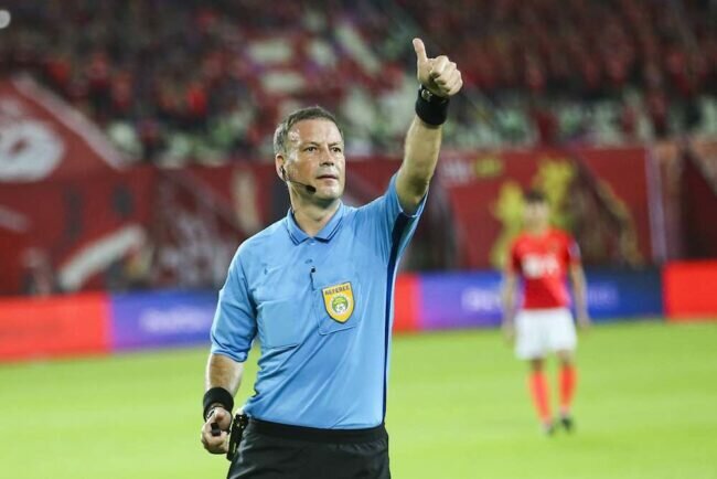 Mark Clattenburg VAR