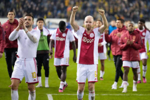 Ajax beat Vitesse 2-1