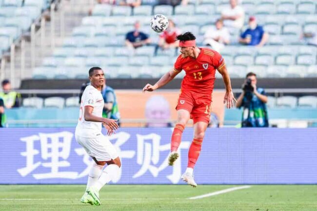 Kieffer Moore header Wales 2020