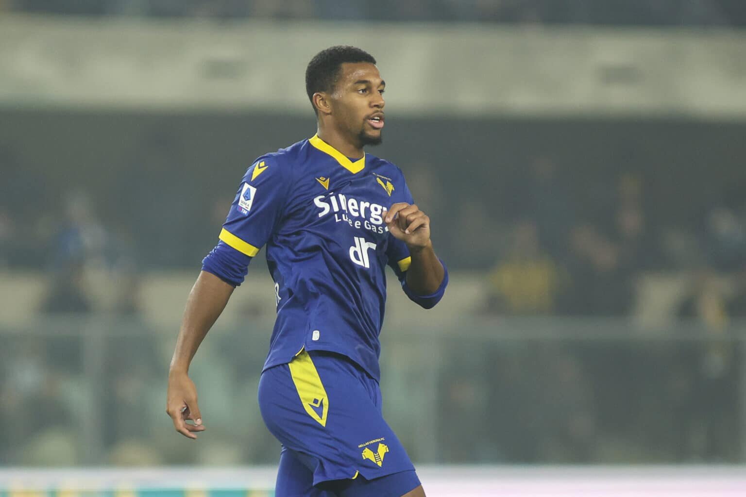 Isak Hien, Hellas Verona