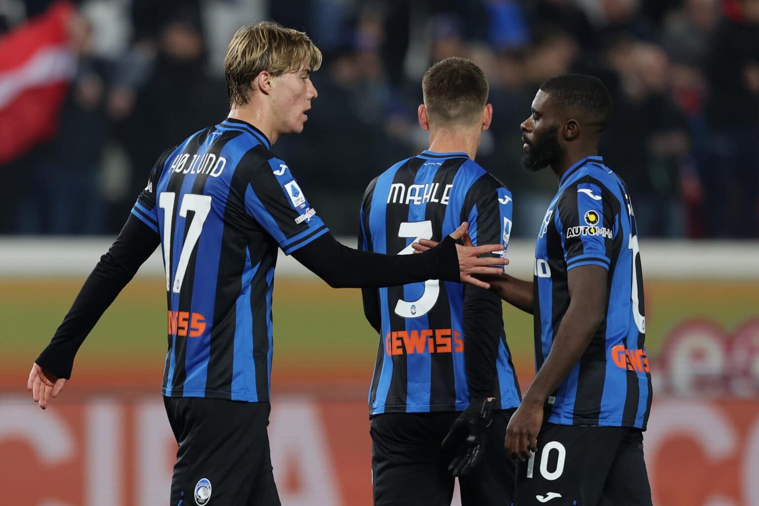 Atalanta, Hojlund e Boga si danno il cinque, alle loro spalle Maehle @livephotosport